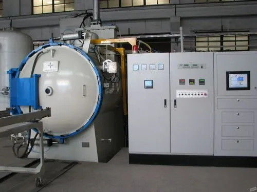 kualitas  1300C Max. Temperature Vacuum Oil Quenching Furnace 380V Adjustable Voltage pabrik